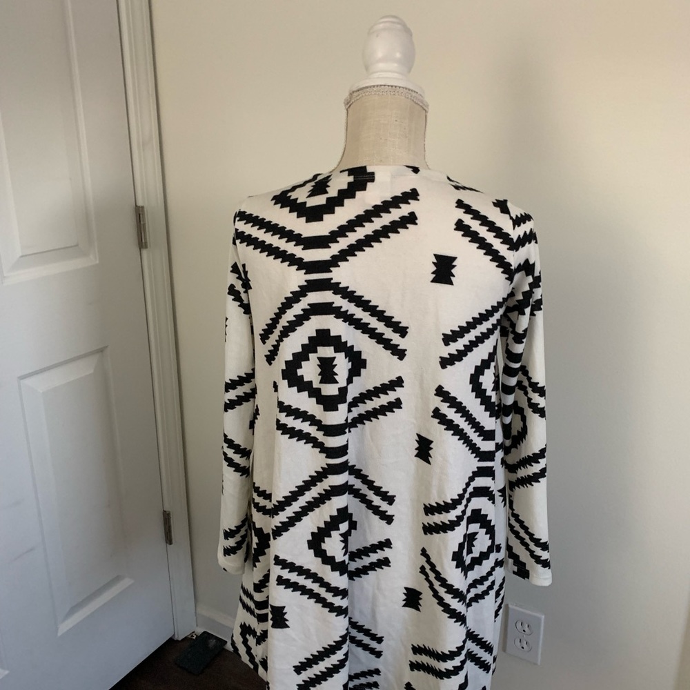 Lula Roe sweater size S - Picture 3 of 6